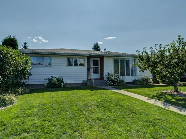 11623 49th Ave NW, Edmonton, AB T6H 0G9