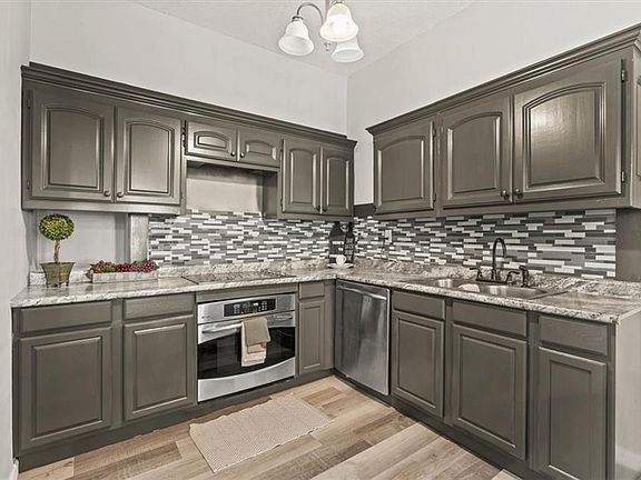 4th image of 717 Pacific Ave