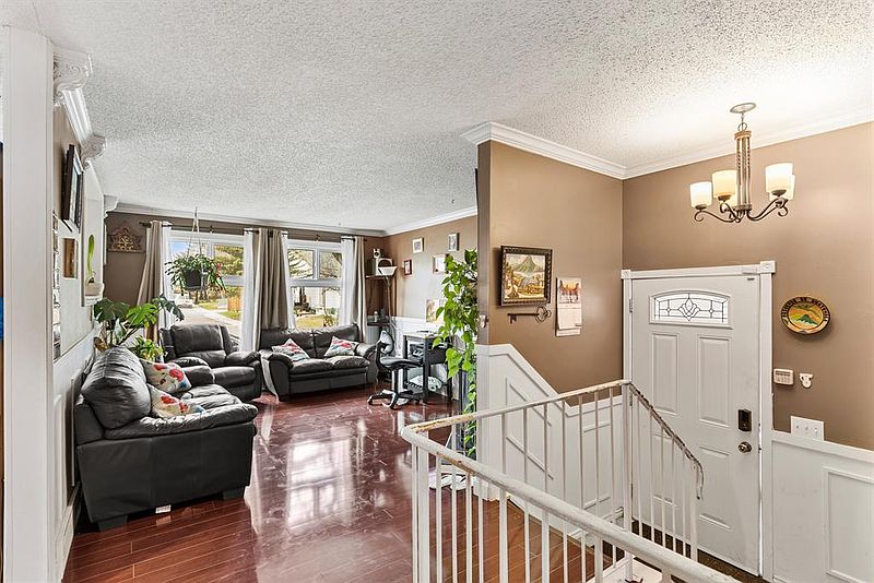 Calgary House for rent - 4 Bedrooms — photo 5