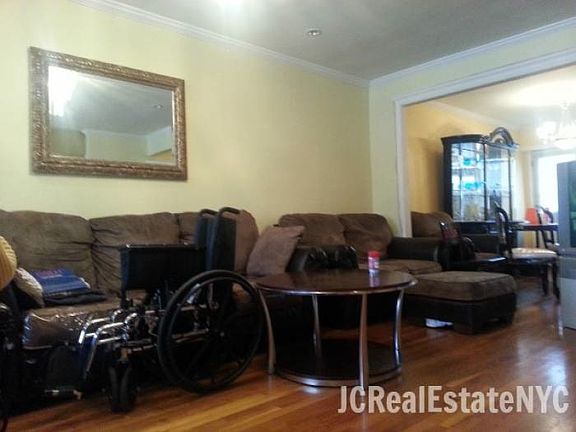 4th image of 1033 E 105th St