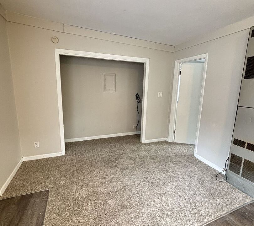 2nd image of 926 1/2 Linview Ave #1