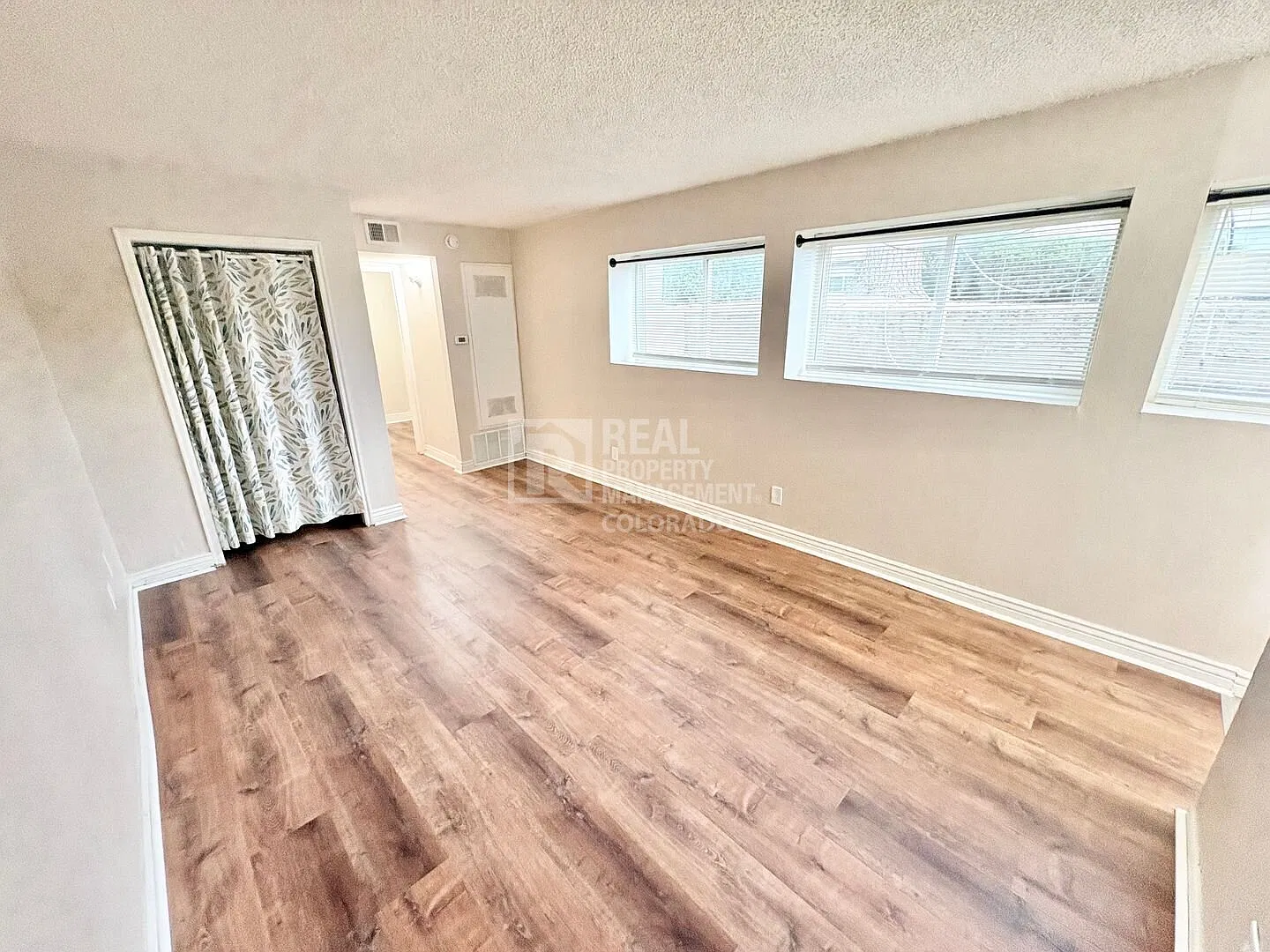 Convenient Studio Condo Near Expo Park — Photo 2