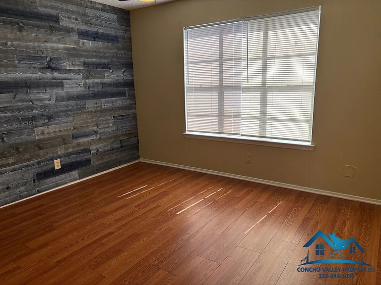 1012 Glenna St — Photo 14