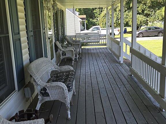 3rd image of 4 Nelson Dr