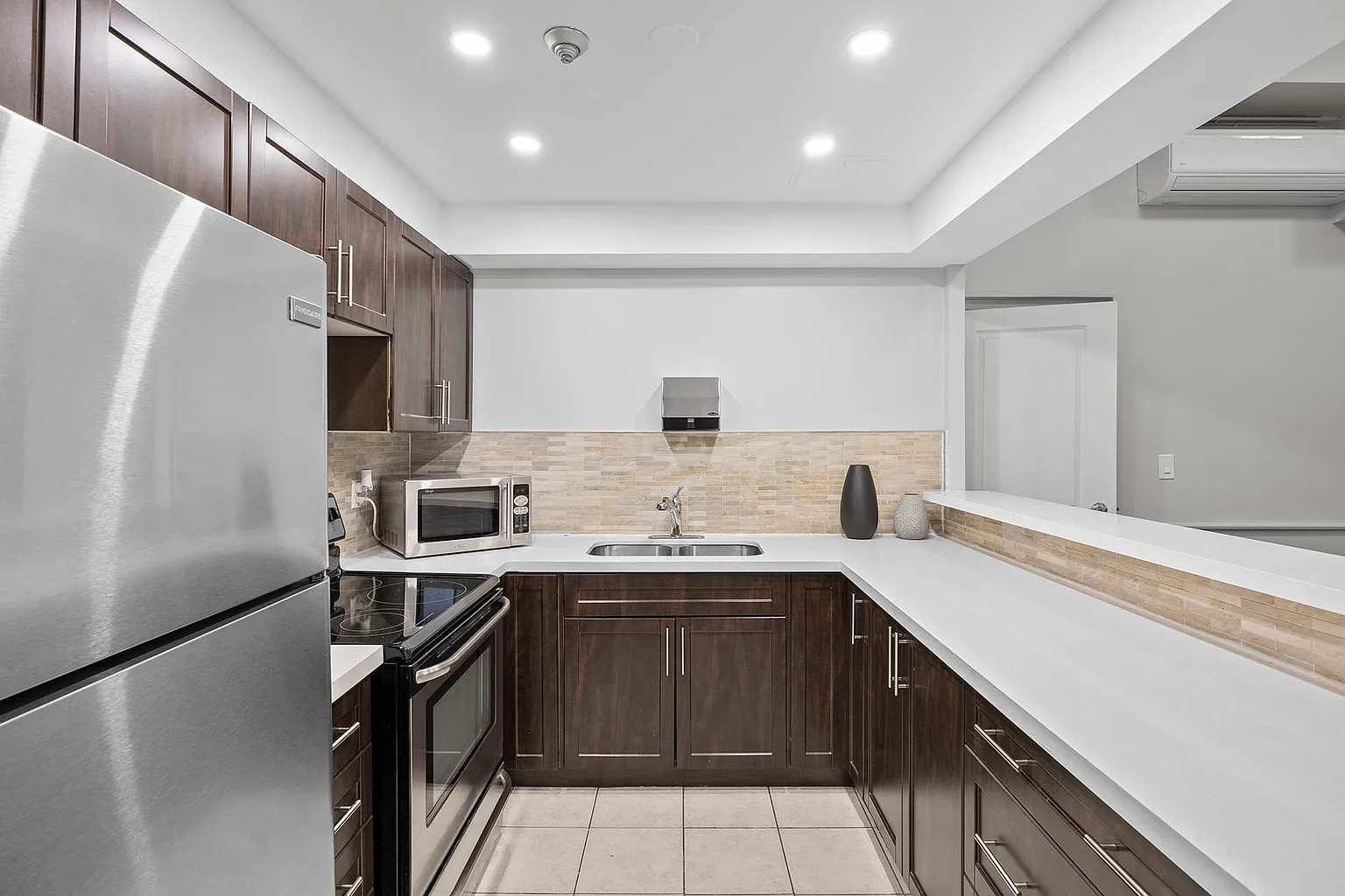1055 Bloor St #1014525 photo 1