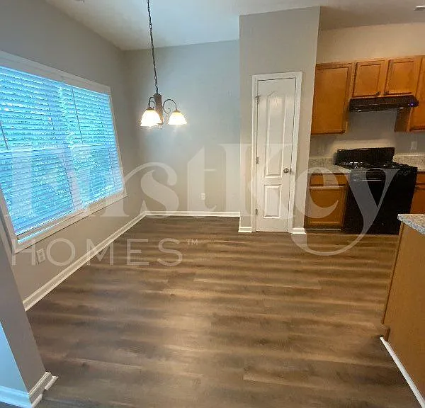 528 Valleyside Dr — Photo 4