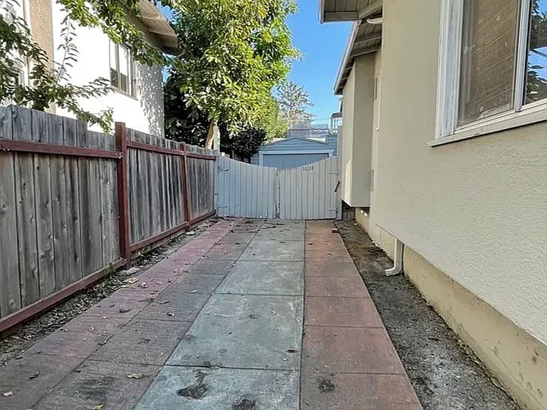 1624 Macarthur Blvd — Photo 19