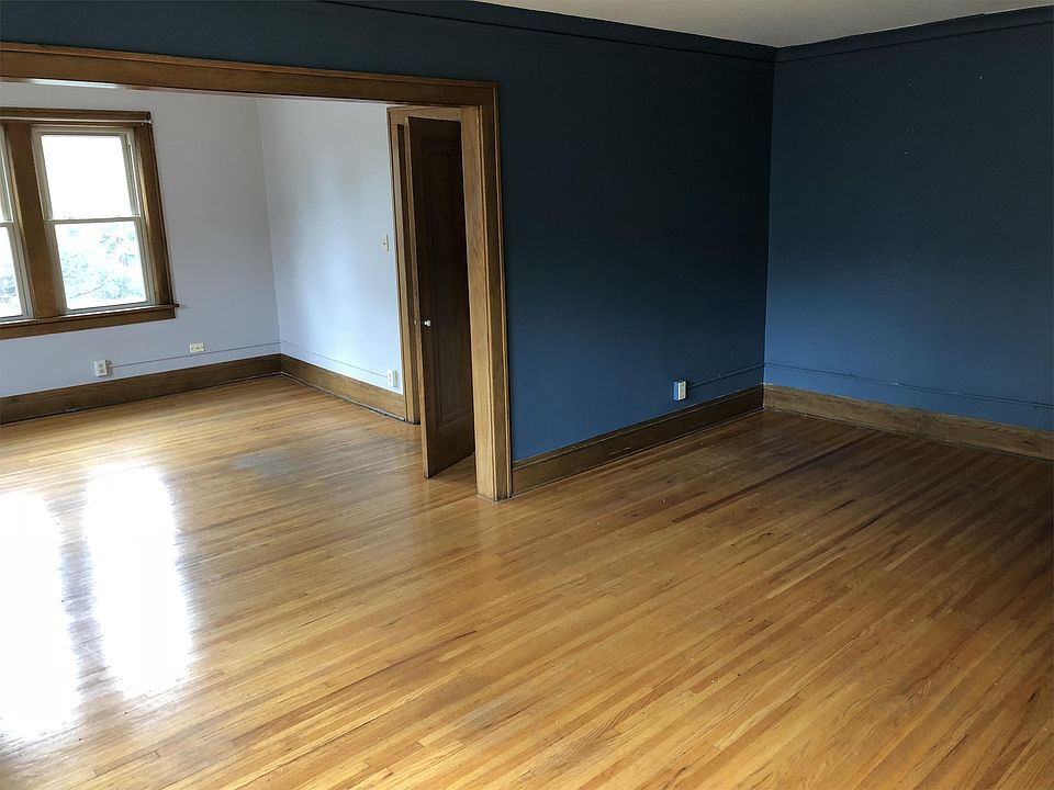 2nd image of 5004 1/2 Xerxes Ave S #1