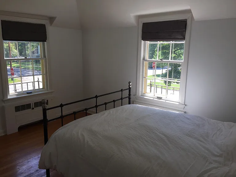 302 N Esther St — Photo 14