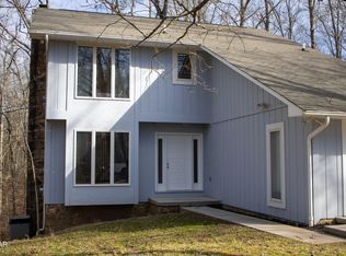 1560 Bluebird Cove Ln, Sevierville, TN 37862