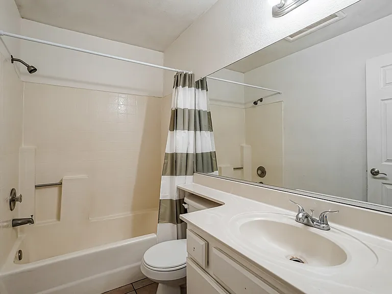 1138 E Avenue R7 — Photo 8