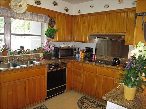 5th image of 727 Carlton Ave