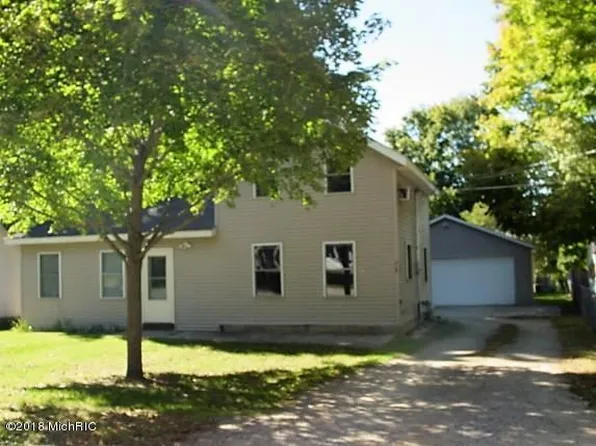 418 Liberty St, Lawton, MI 49065