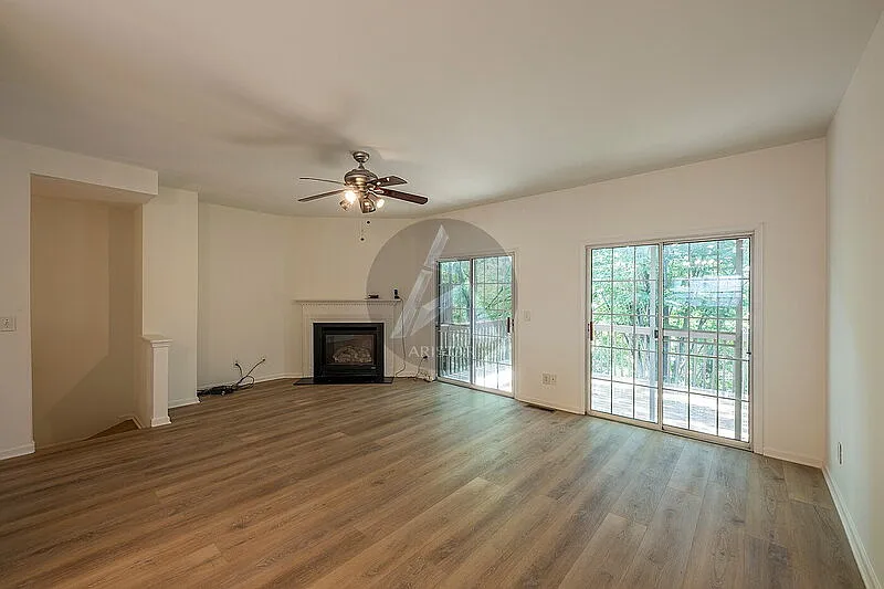 4 bed, 3.5 bath, 1992 sqft, $2,350 — Photo 3
