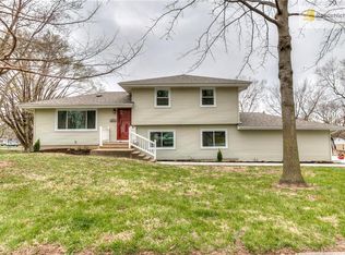 804 Lindenwood Ln, Liberty, MO 64068