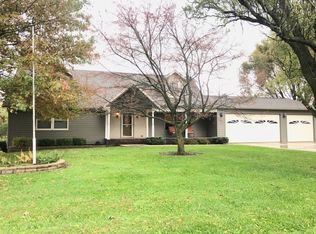 1894 Paulsen Rd, Dixon, IL 61021