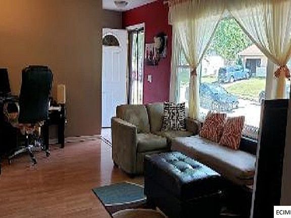 3rd image of 2668 Marywood Dr