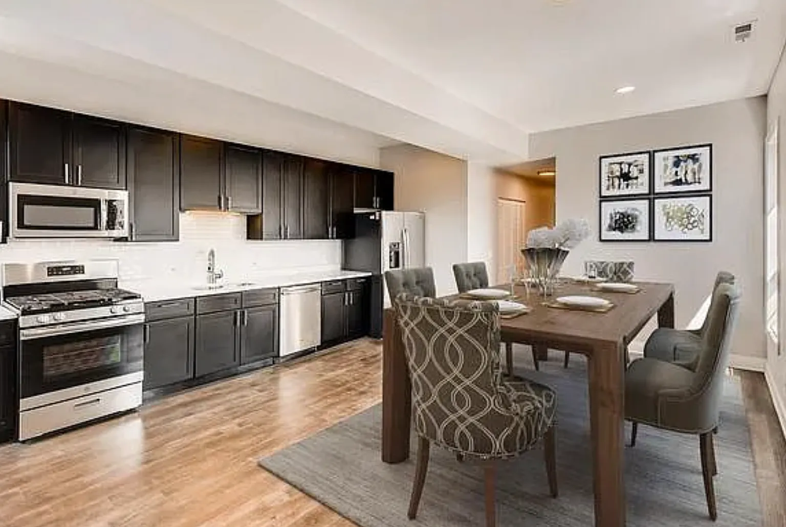 3 bed, 1500 sqft, $2,450 — Photo 1