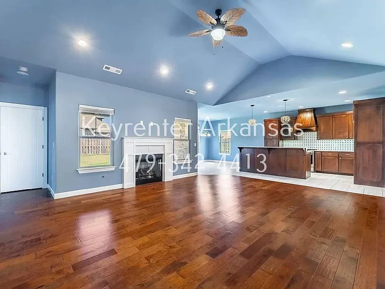 2400 Worthington Ave — Photo 2