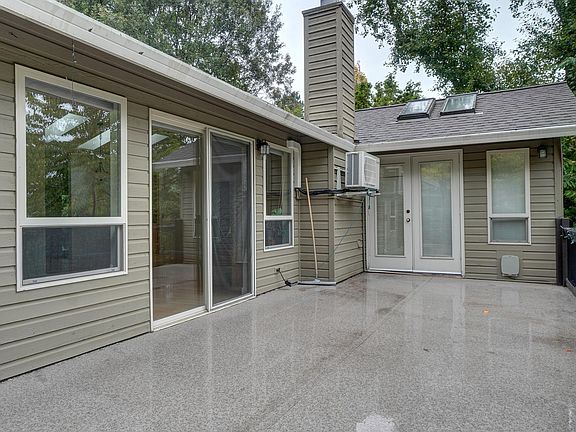 5th image of 1236 SW 58th Ave