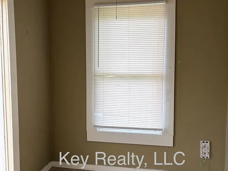 200 Reagan St — Photo 5