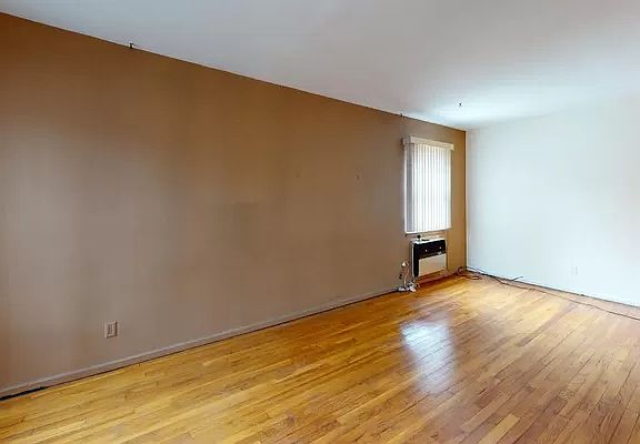5th image of 24-11 78th St
