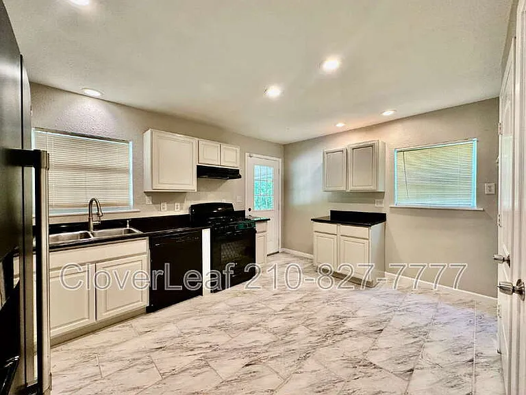 214 Basswood Dr — Photo 7