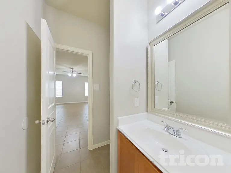 2122 Hackberry Bank Ln — Photo 14