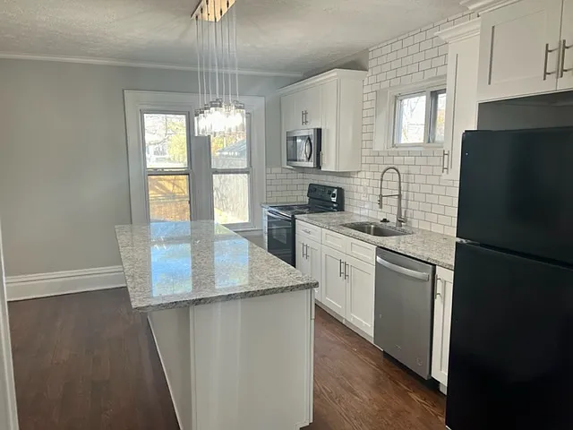 891 Wilson Ave — Photo 5