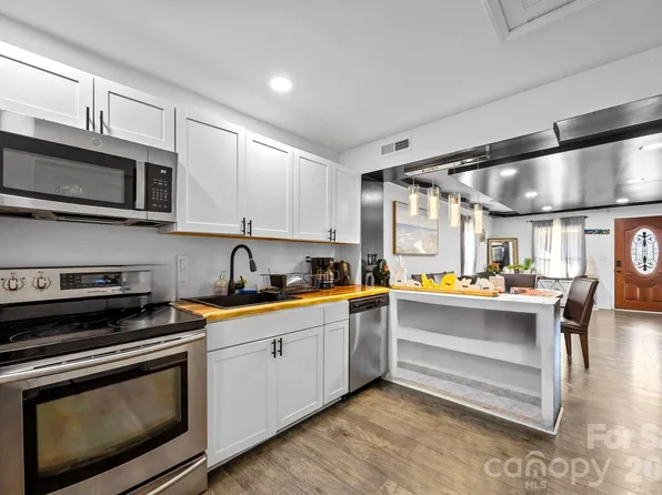 332 E Dunlap St, Lancaster, SC 29720