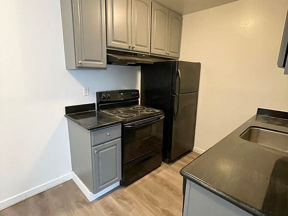 2nd image of 725 Monterey Blvd #1
