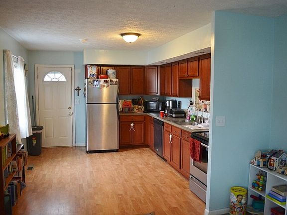 3rd image of 1001 Southlea Dr