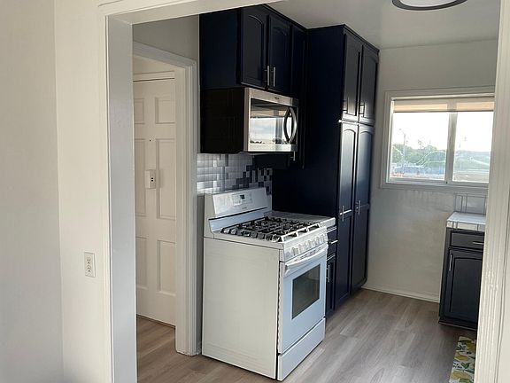 4th image of 702 S Pacific Coast Hwy APT C