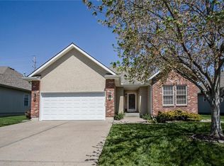 1012 SW Hoke Dr, Lees Summit, MO 64081