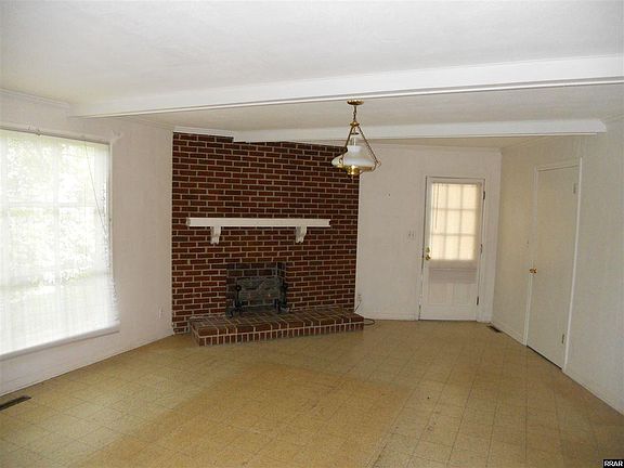 4th image of 712 Woodlawn St