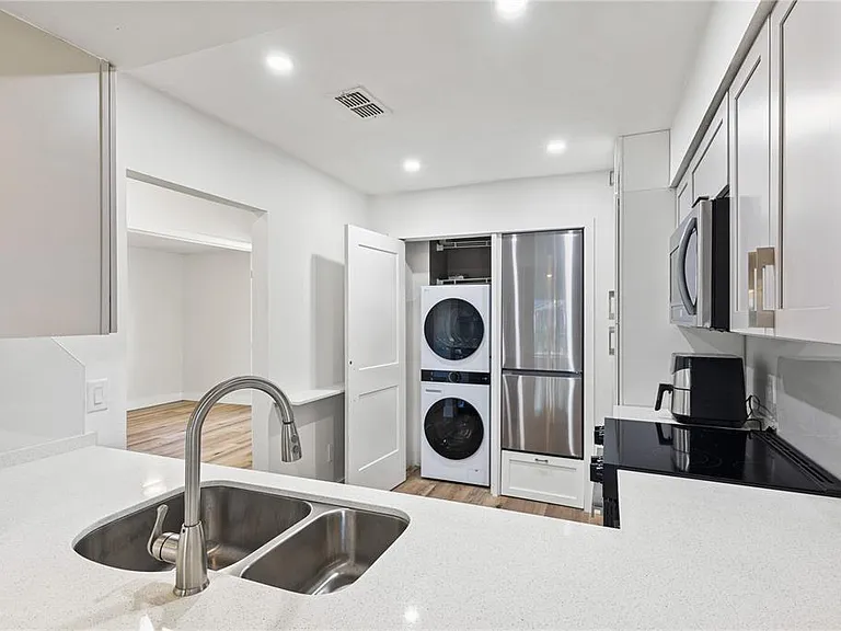 5606 Blue Shadows Ct #10 — Photo 4