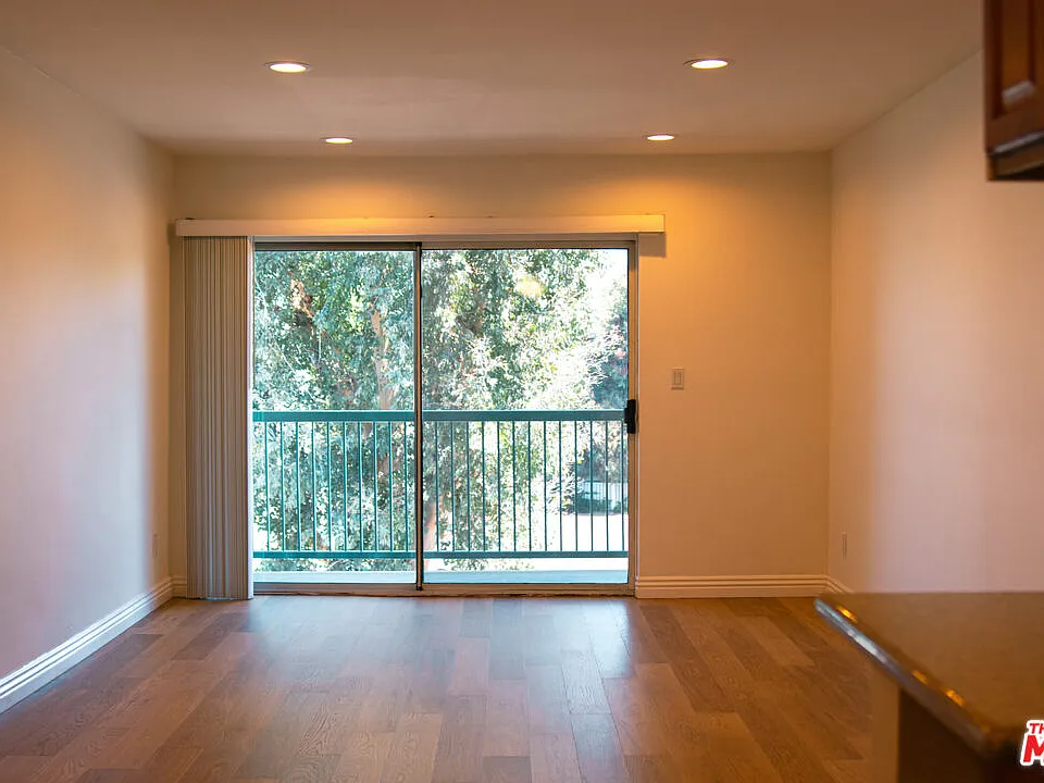 18307 Burbank Blvd #202