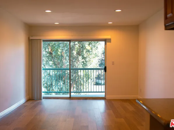 18307 Burbank Blvd, Tarzana, CA