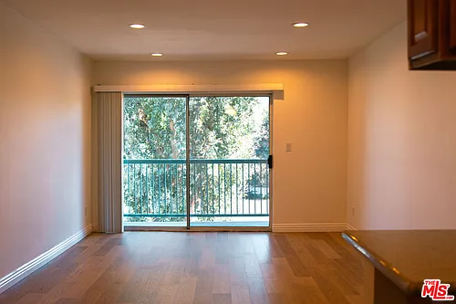 18307 Burbank Blvd #202 Photo 1 18307 Burbank Blvd #202 Photo 1