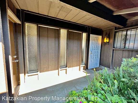 3rd image of 6302 N Grigsby Pl