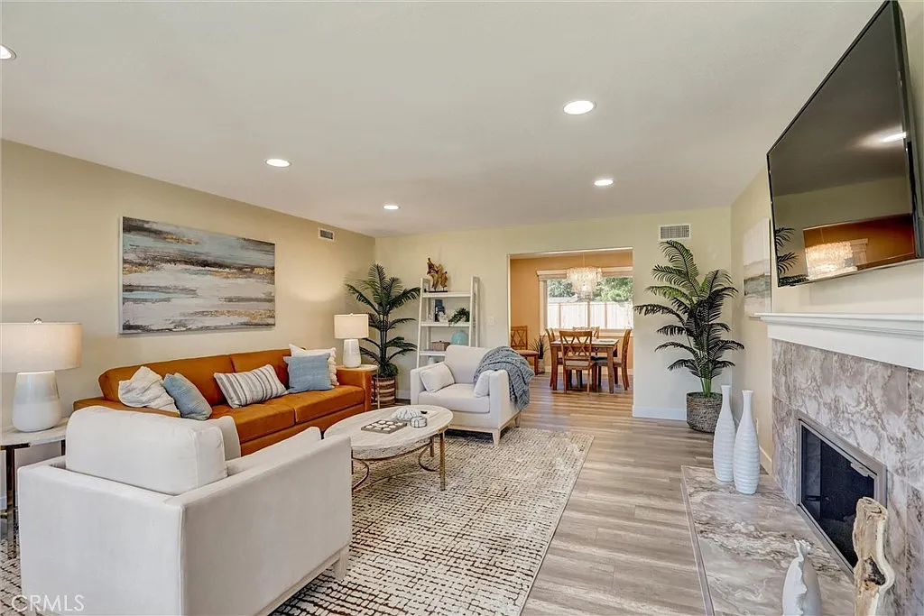 5 bed, 2563 sqft, $9,750 — Photo 3