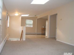 17 Washington Blvd, Commack, NY 11725
