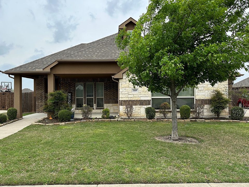 1st image of 1109 Surrey Dr