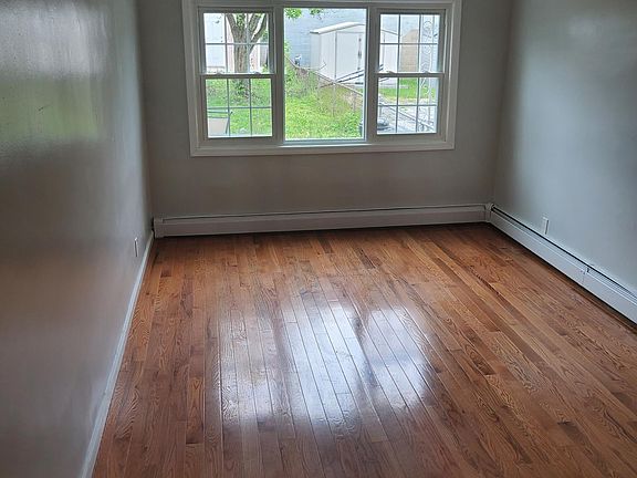 4th image of 1-4161 E Tremont Ave #1