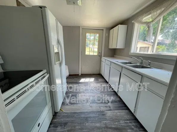 646 3rd St SE, Valley City, ND 58072