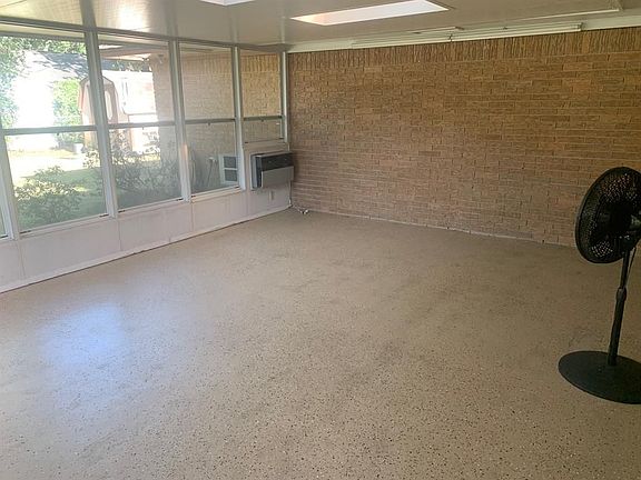 3rd image of 2303 Clayton Dr