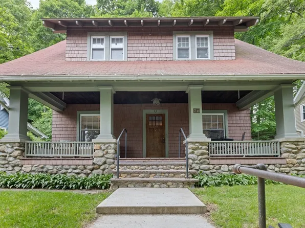 20 Saint Elmo Rd, Worcester, MA 01602