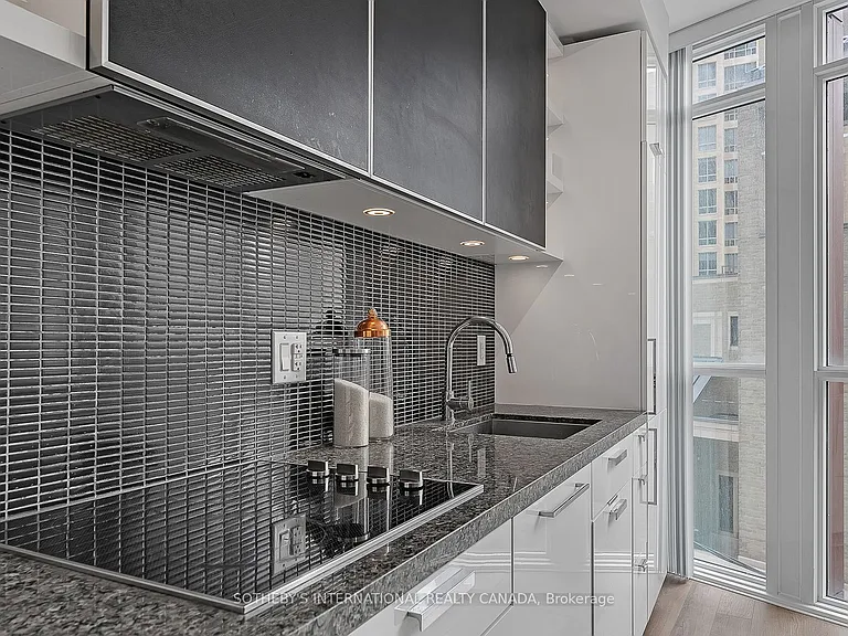 32 Davenport Rd #315 — Photo 11