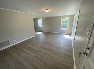 17 Oak Ln, Park Forest, IL 60466