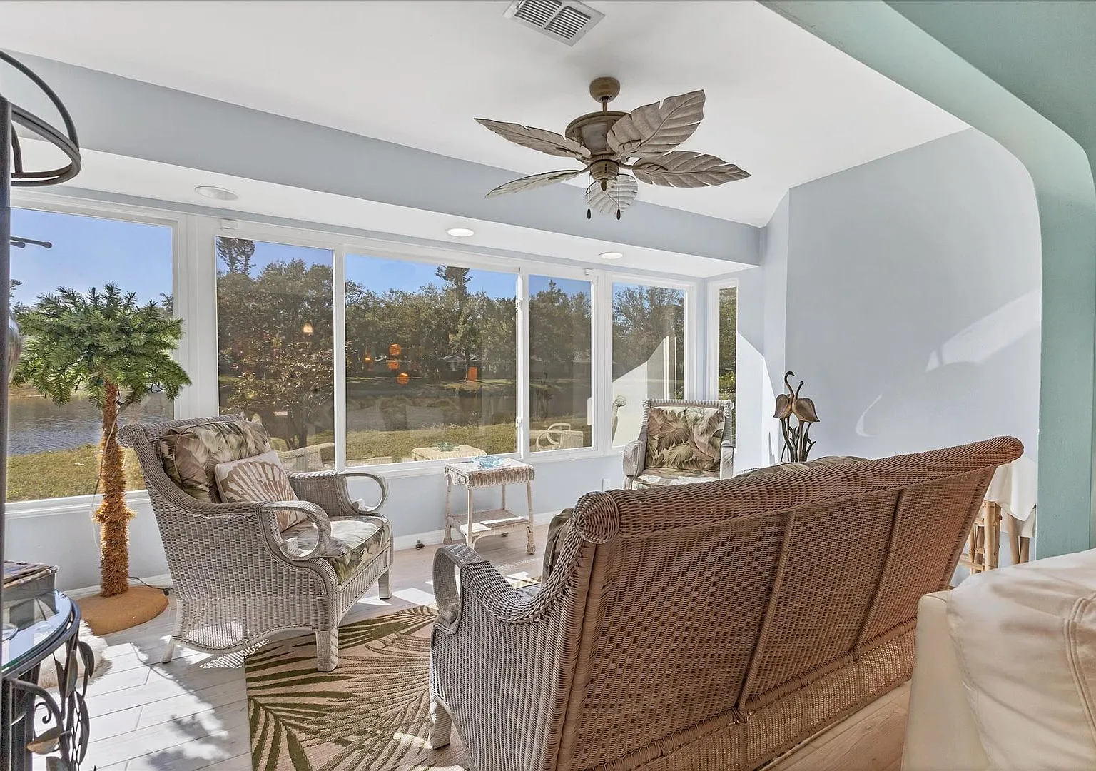 New Listing In The Plantation - 3bd/2ba/2cg Lakefront — Photo 1